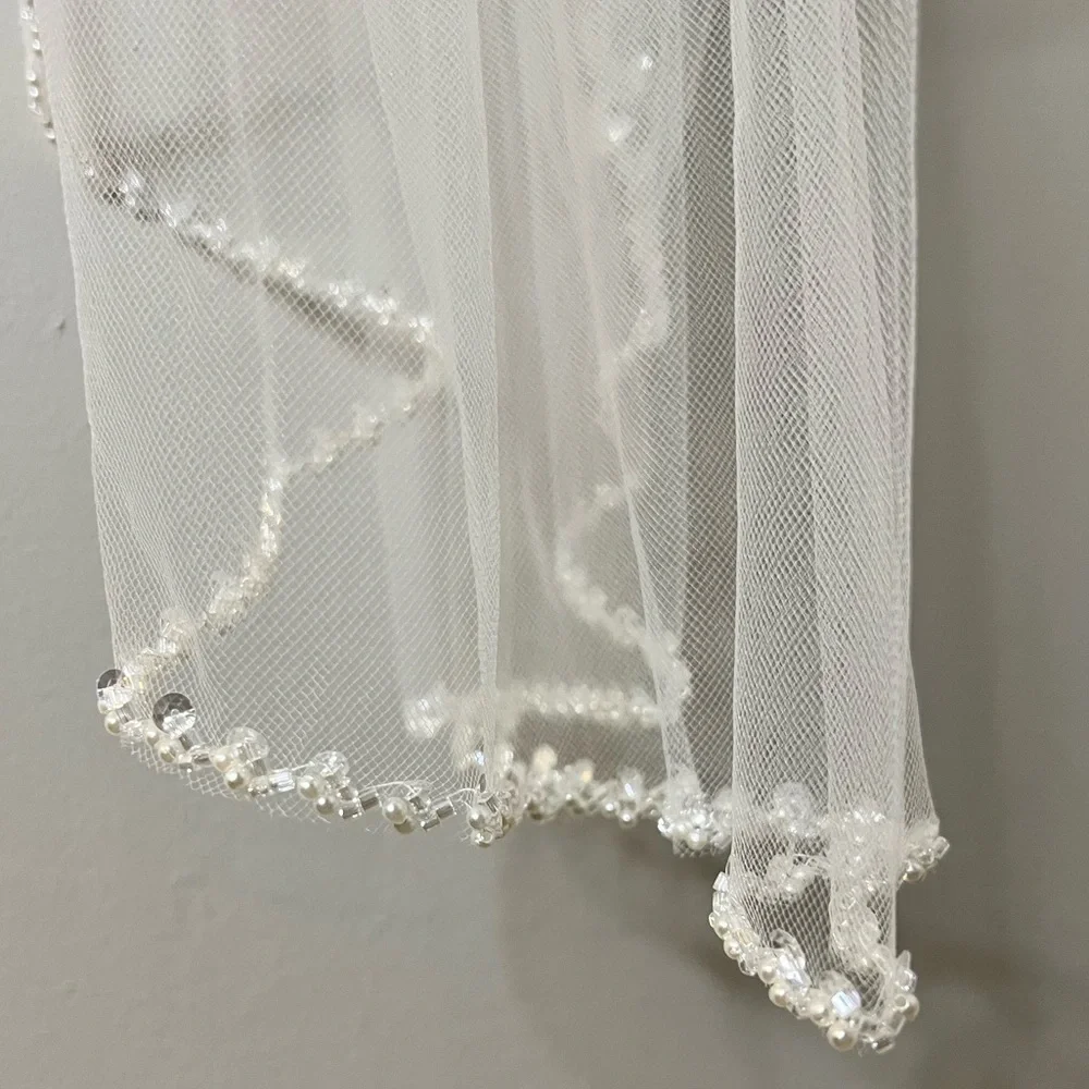 Bride & Groom white signs, drink holder, 8 sign/photo holders and a fun veil